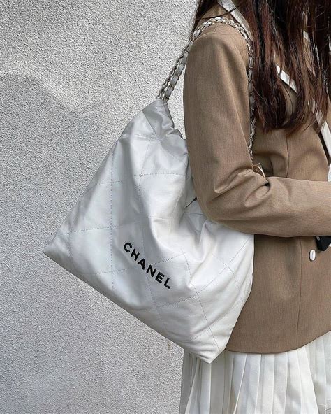 chanel 22 white case